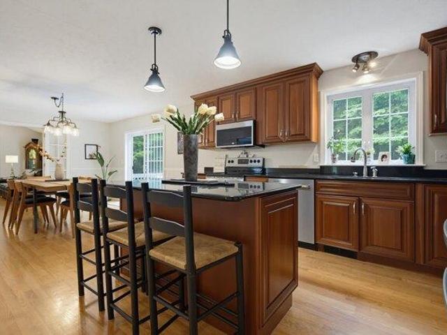 house with 4 bedroom, Bow NH DS104352374