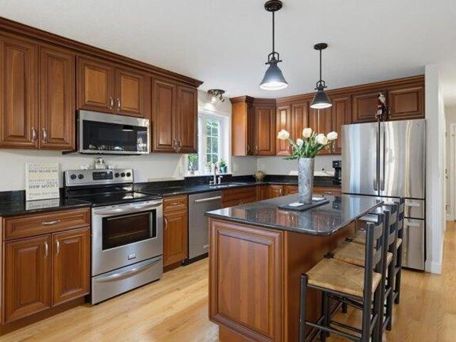 house with 4 bedroom, Bow NH ES104352374