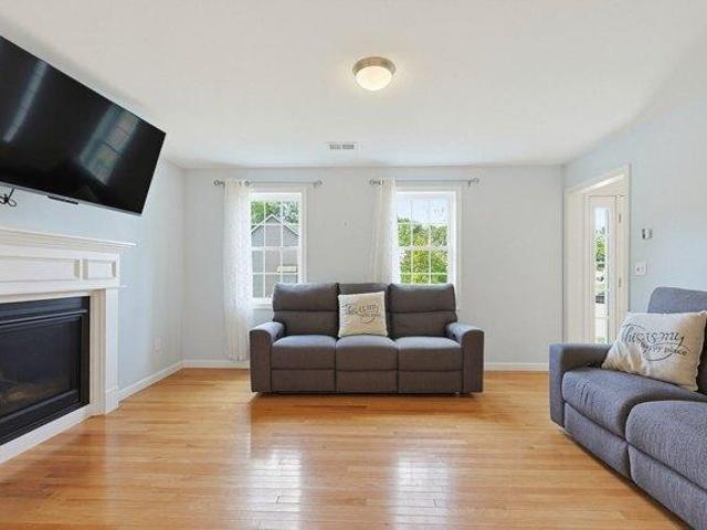 house with 4 bedroom, Blackstone MA ES105558490