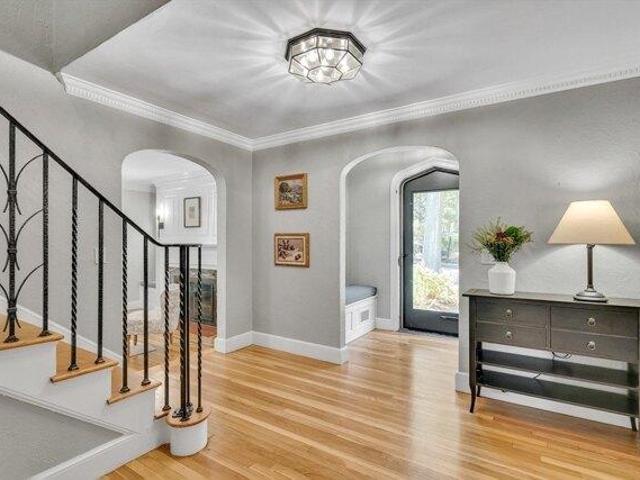 house with 4 bedroom, Brookline MA ES105331177