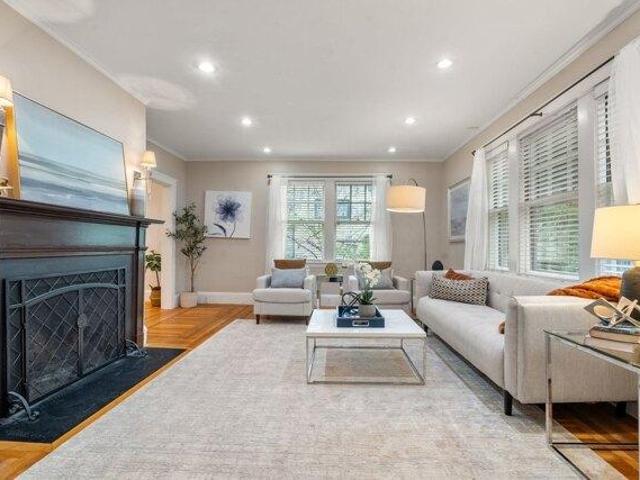 house with 4 bedroom, Brookline MA ES105384053