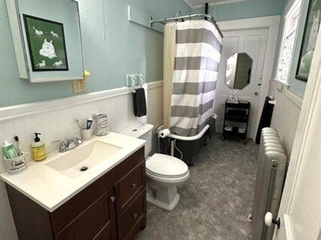 house with 4 bedroom, Brattleboro VT ES105493380