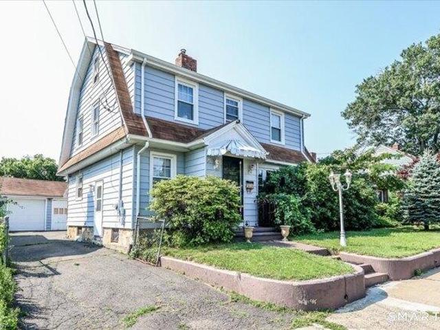 house with 4 bedroom, Bridgeport CT ES105476433