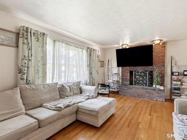 house with 4 bedroom, Bridgeport CT ES105577416