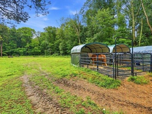 house with 4 bedroom, Brimfield MA ES105613781