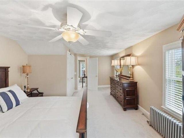 house with 4 bedroom, Bristol RI ES105364600
