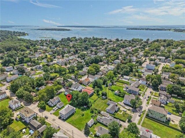house with 4 bedroom, Bristol RI ES105476379
