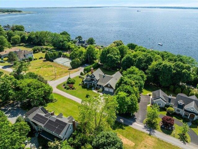 house with 4 bedroom, Bristol RI ES105536566