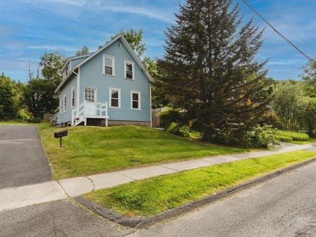 house with 4 bedroom, Buckland MA ES104233336