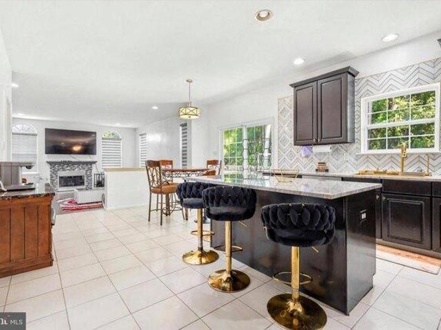 house with 4 bedroom, Burlington NJ ES105291865