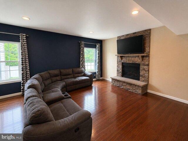house with 4 bedroom, Burlington NJ ES105316311