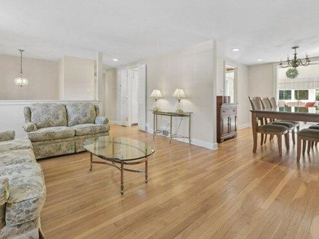 house with 4 bedroom, Canton MA ES105574000