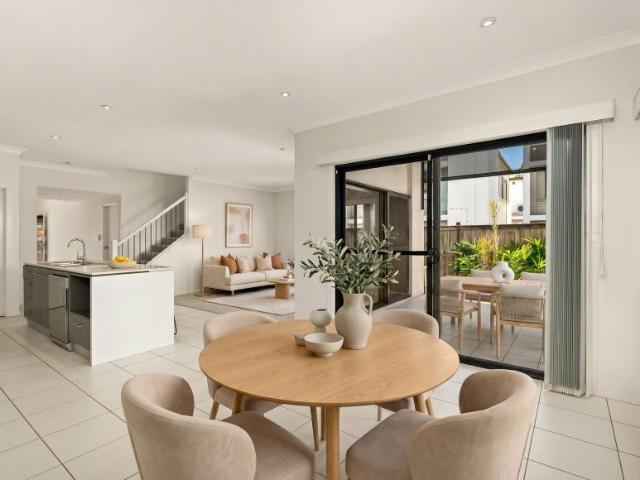 House 4 Bedroom For Rent Carindale QLD 1400000 ES101997352