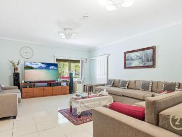 For Rent 4 Bedroom House Casula, NSW DS102668142