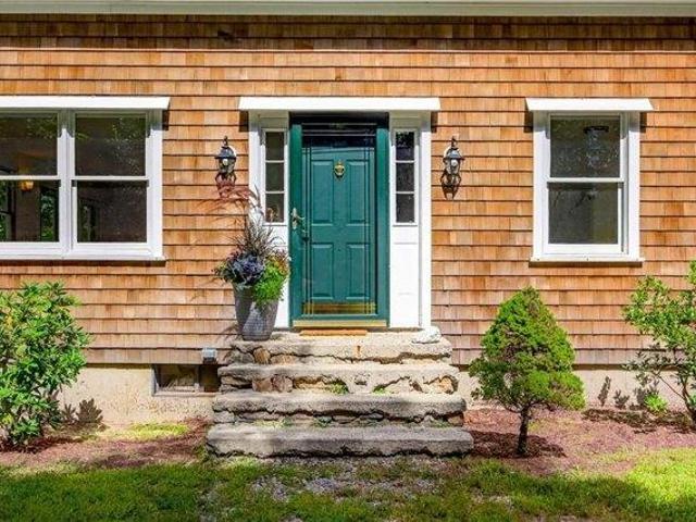 house with 4 bedroom, Charlestown RI ES105511847