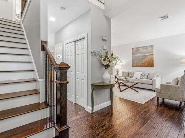 house with 4 bedroom, Chester NH ES105652756