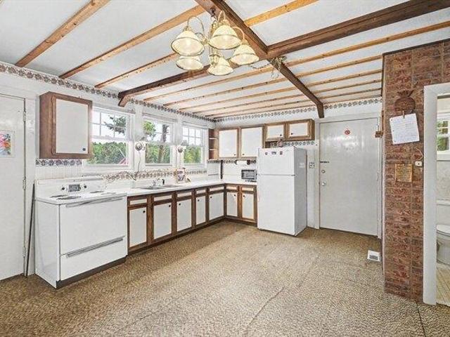 house with 4 bedroom, Chesterfield MA ES105402446