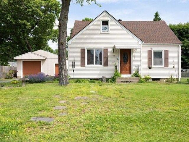 house with 4 bedroom, Chicopee MA ES104609288