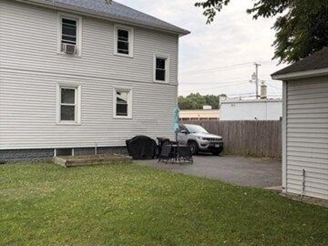 house with 4 bedroom, Chicopee MA ES105258994