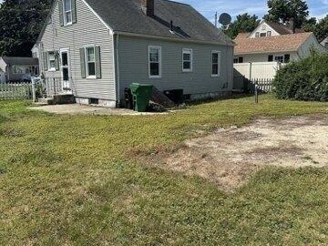 house with 4 bedroom, Chicopee MA ES105331389