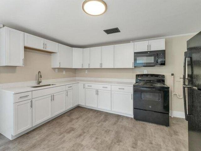 house with 4 bedroom, Concord NH ES105440691