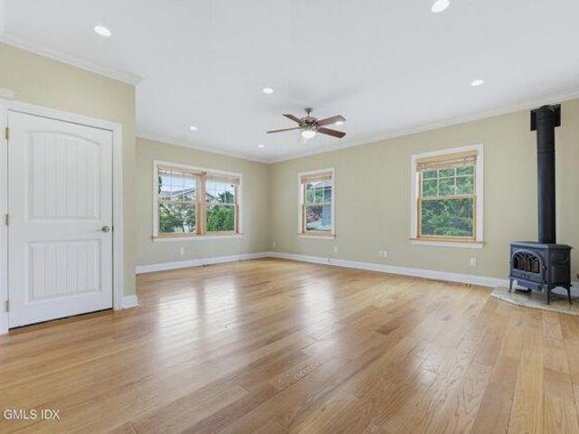 house with 4 bedroom, Cos Cob CT ES105278363