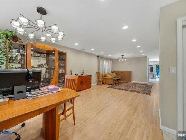 house with 4 bedroom, Cliffside Park NJ ES105477086