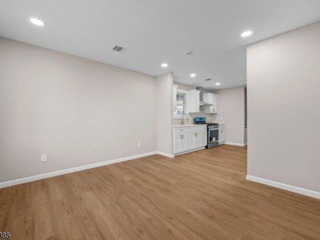 house with 4 bedroom, Clifton NJ ES105256927