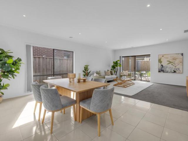 House 4 Bedroom For Rent Clyde North VIC ES101672429