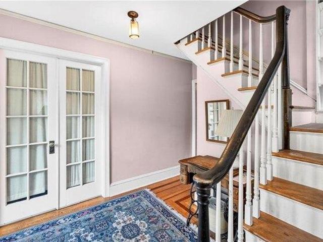 house with 4 bedroom, Cranston RI ES104852728