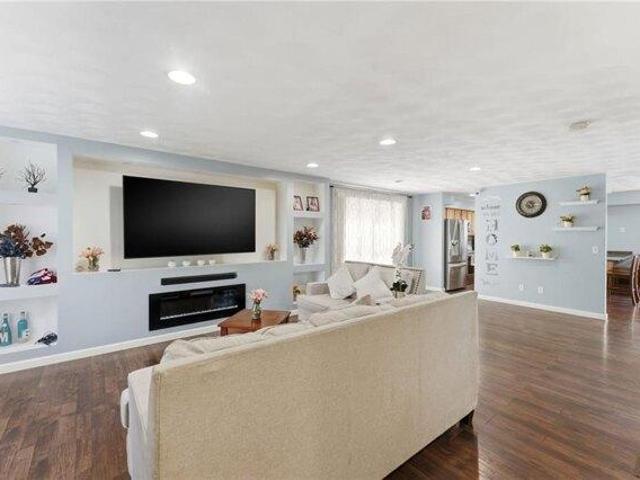 house with 4 bedroom, Cranston RI ES104835134
