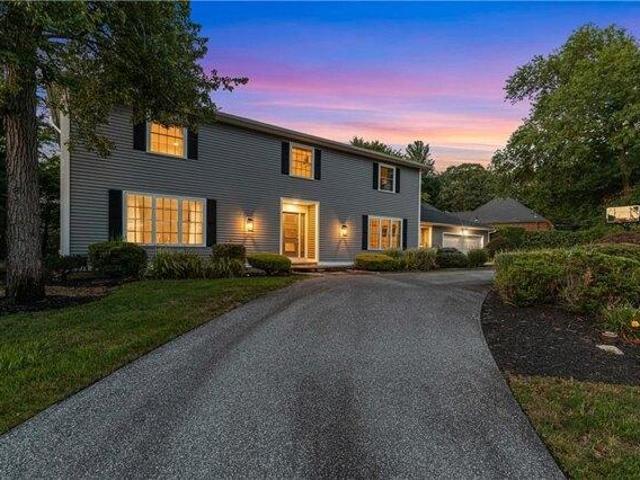 house with 4 bedroom, Cranston RI ES105652561