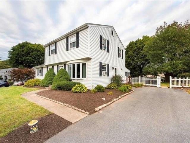 house with 4 bedroom, Cumberland RI ES105610717