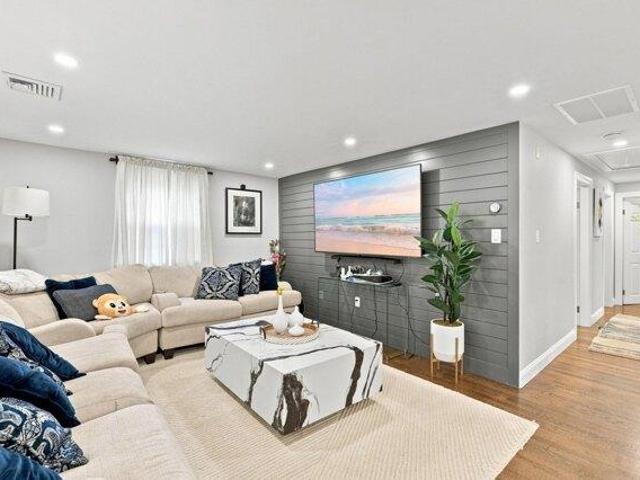 house with 4 bedroom, Danvers MA ES105366933