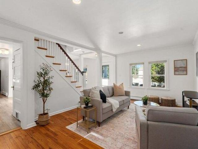 house with 4 bedroom, Dedham MA ES105477159