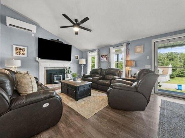 house with 4 bedroom, Derry NH ES105440791