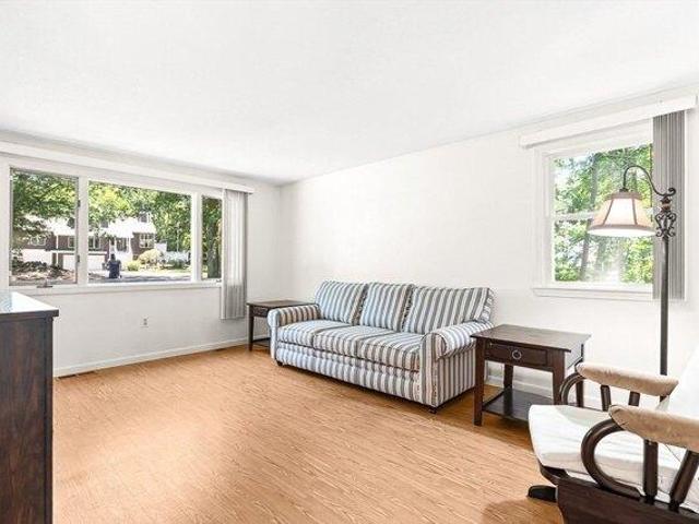 house with 4 bedroom, Dracut MA ES104297662