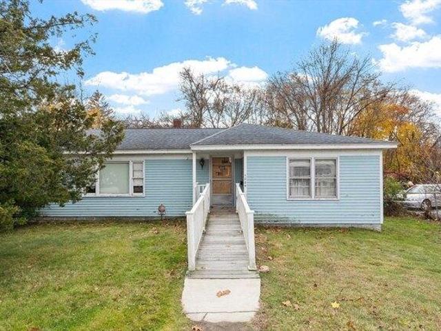 house with 4 bedroom, Dracut MA ES104351755