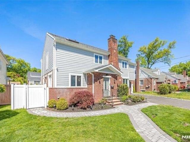 house with 4 bedroom, Dumont NJ ES105613335