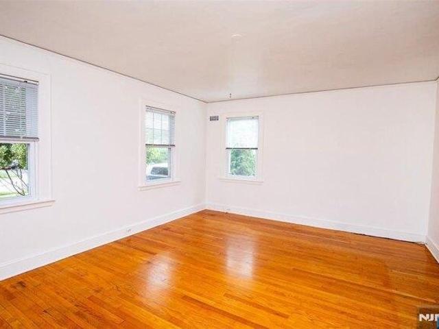 house with 4 bedroom, Dumont NJ ES105660920