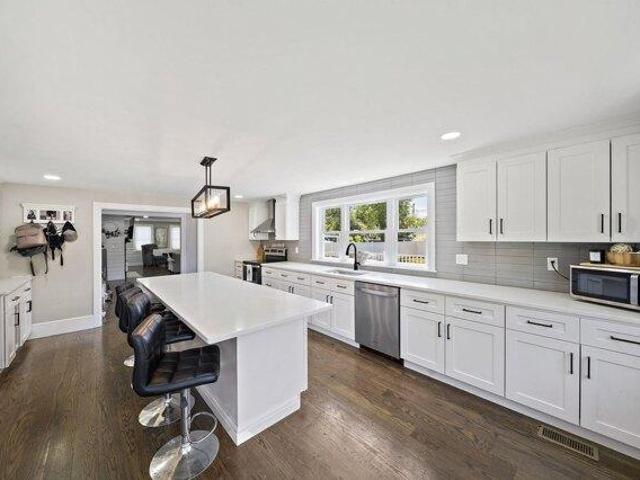 house with 4 bedroom, East Bridgewater MA ES105549128