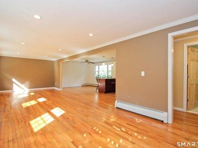house with 4 bedroom, East Granby CT ES105497257
