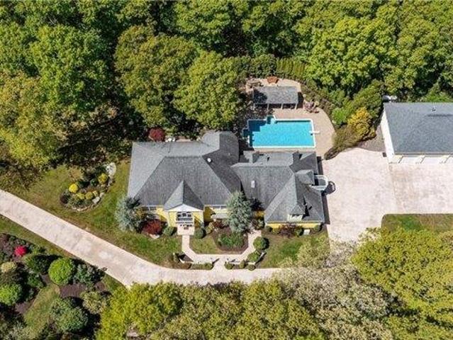 house with 4 bedroom, East Greenwich RI DS103496675