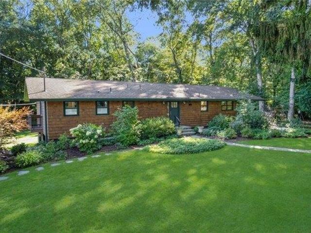 house with 4 bedroom, East Greenwich RI ES105630683
