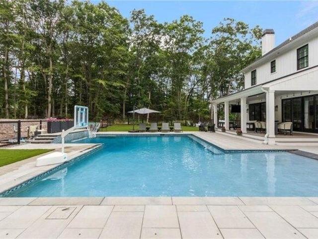 house with 4 bedroom, East Greenwich RI ES105752846