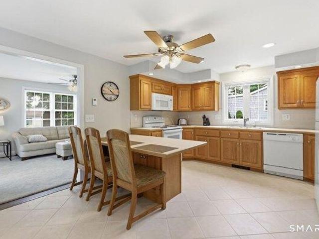 house with 4 bedroom, East Hampton CT ES105557788