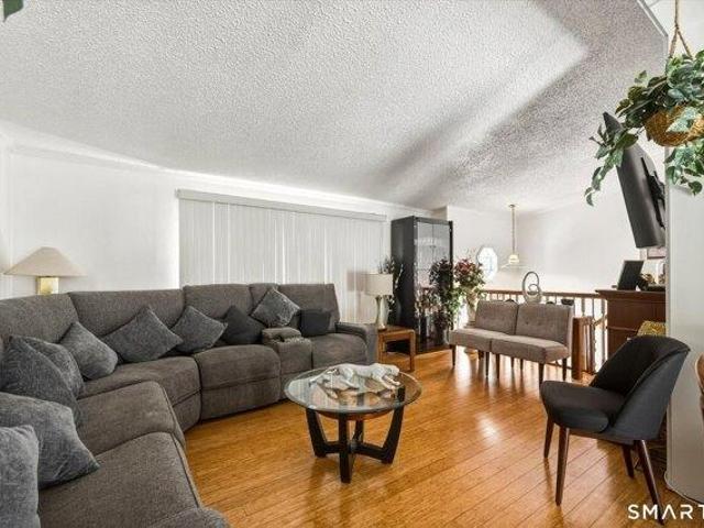 house with 4 bedroom, East Haven CT ES105658584