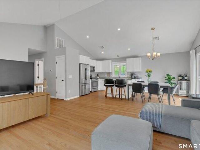 house with 4 bedroom, East Lyme CT ES105586989