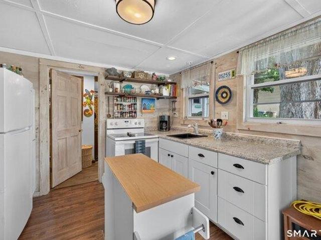 house with 4 bedroom, East Lyme CT ES105589225