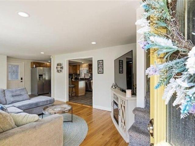 house with 4 bedroom, East Providence RI ES105709257